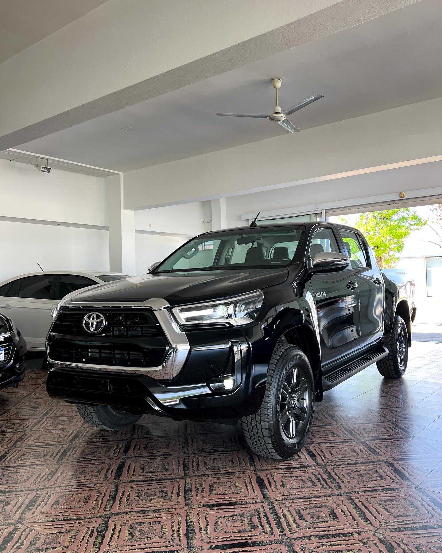 foto- TOYOTA-HILUX
